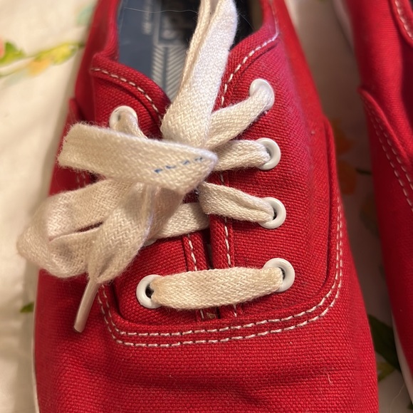Red Keds - Picture 3 of 3